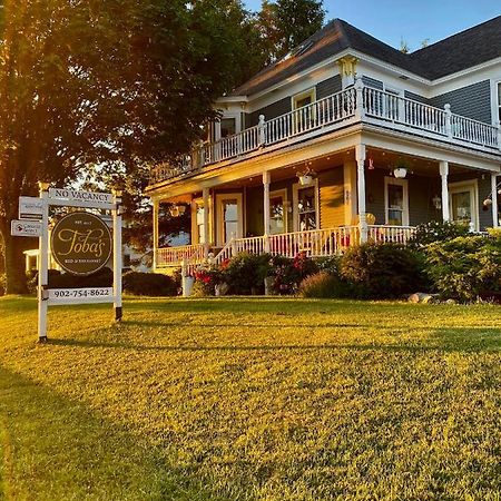 Toba'S Bed & Breakfast Lunenburg Exteriör bild