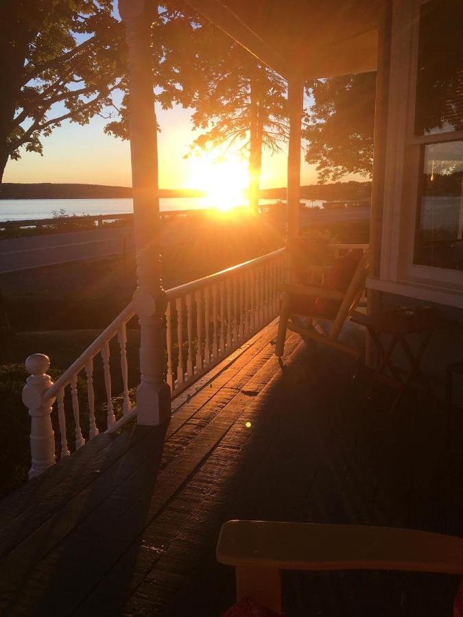 Toba'S Bed & Breakfast Lunenburg Exteriör bild