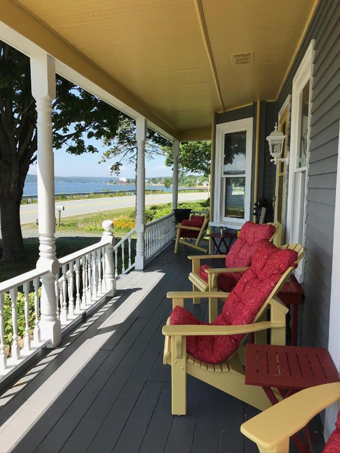Toba'S Bed & Breakfast Lunenburg Exteriör bild