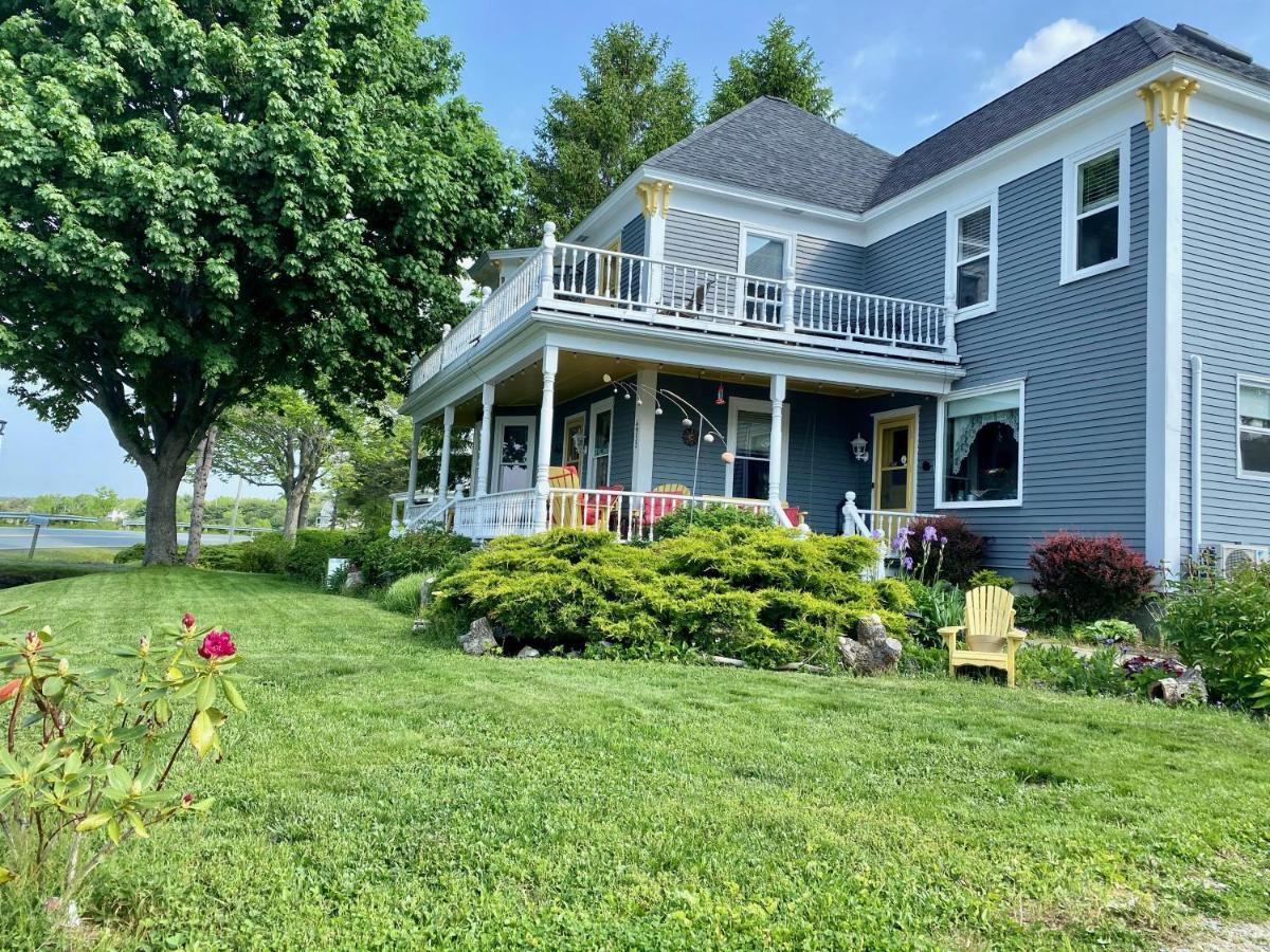 Toba'S Bed & Breakfast Lunenburg Exteriör bild