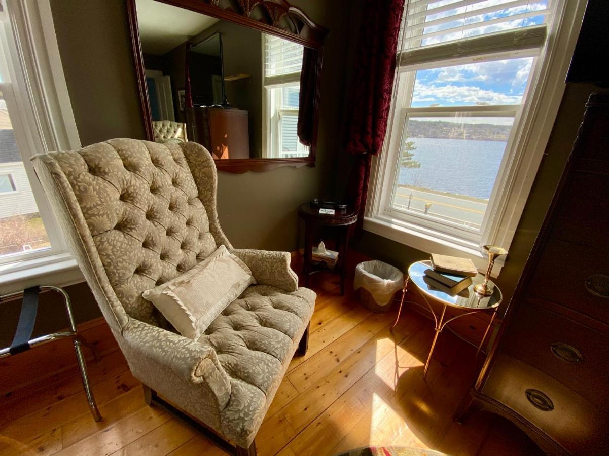 Toba'S Bed & Breakfast Lunenburg Exteriör bild