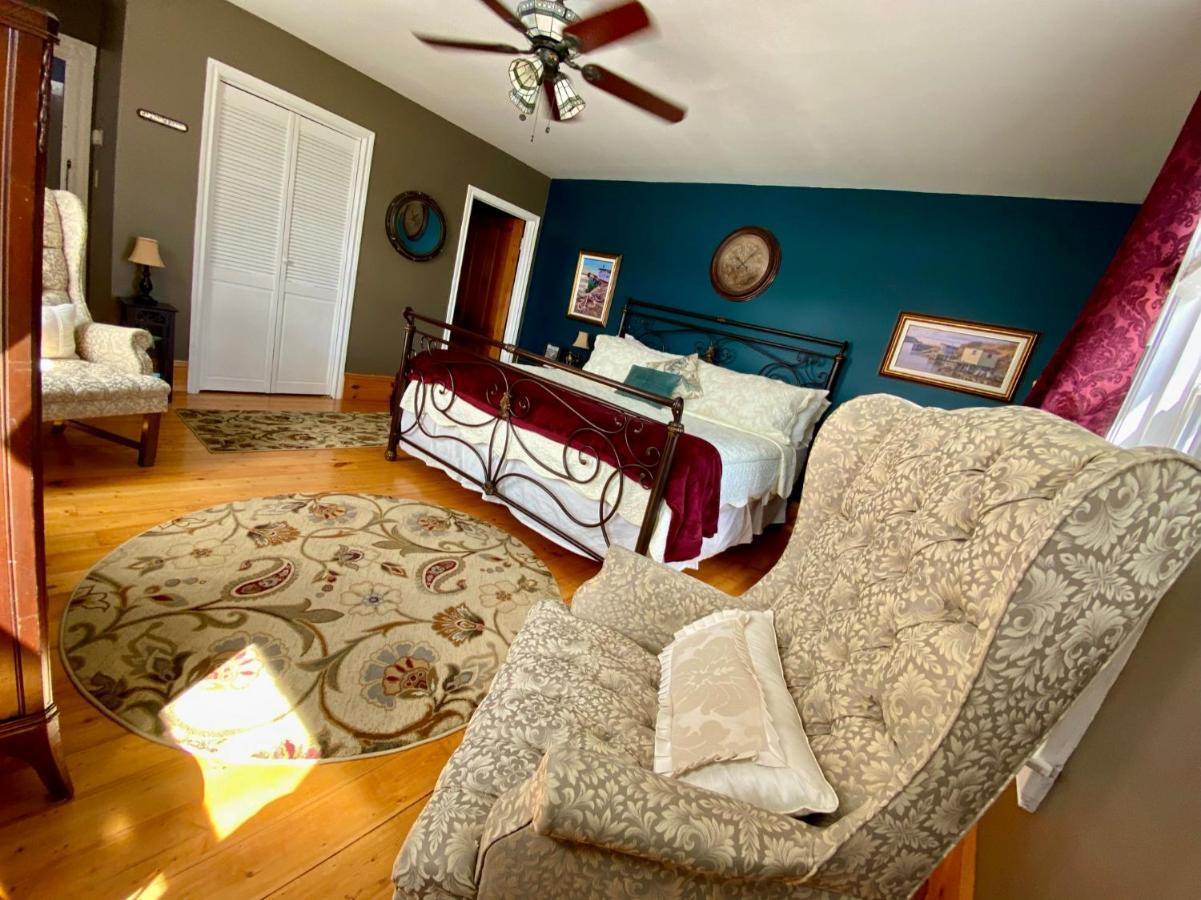 Toba'S Bed & Breakfast Lunenburg Exteriör bild