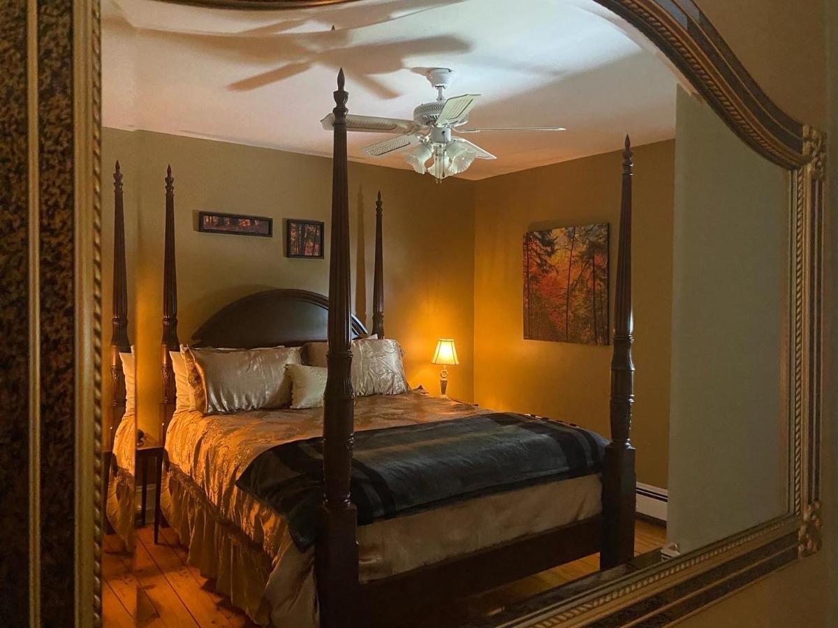 Toba'S Bed & Breakfast Lunenburg Exteriör bild