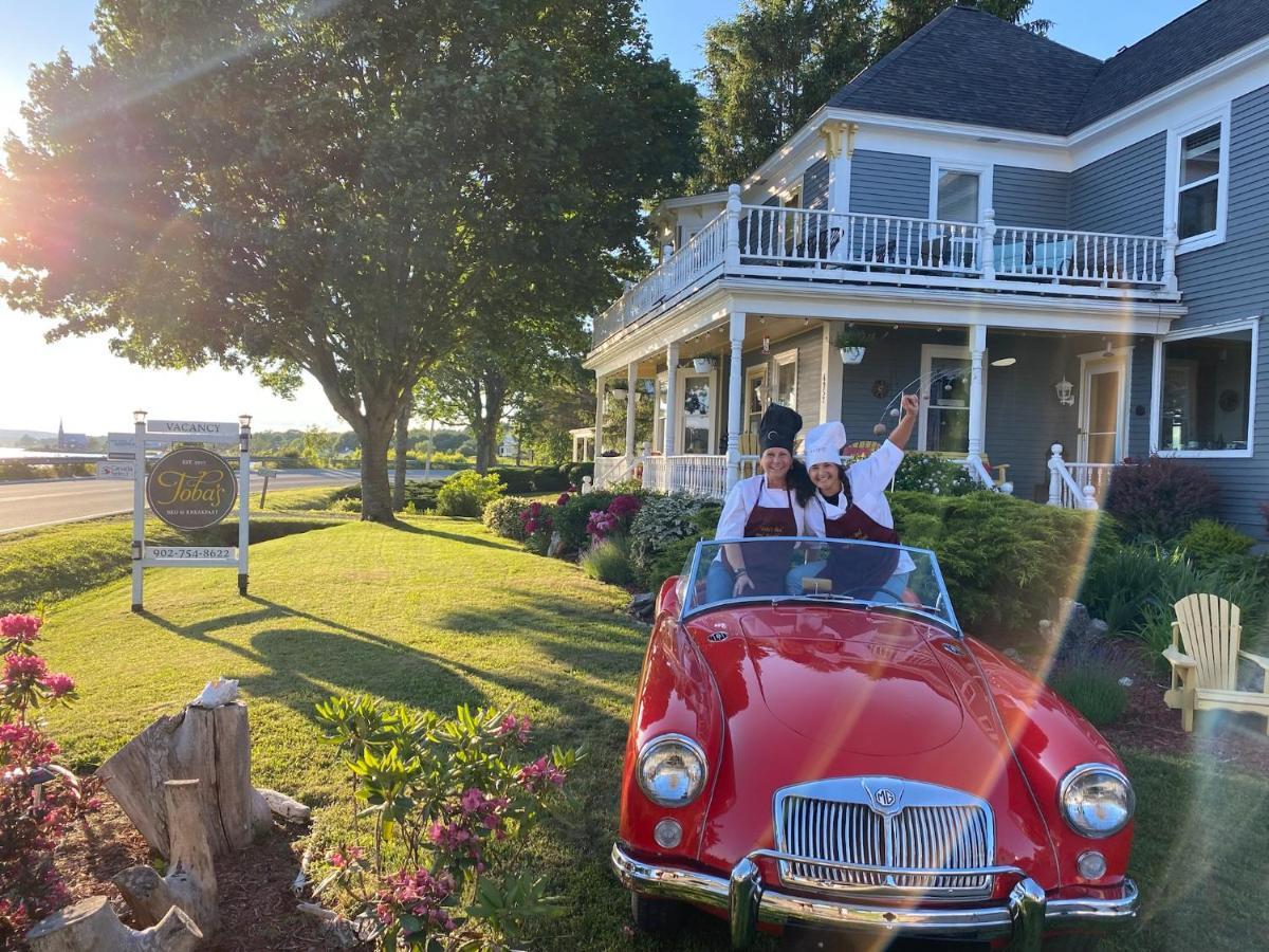 Toba'S Bed & Breakfast Lunenburg Exteriör bild