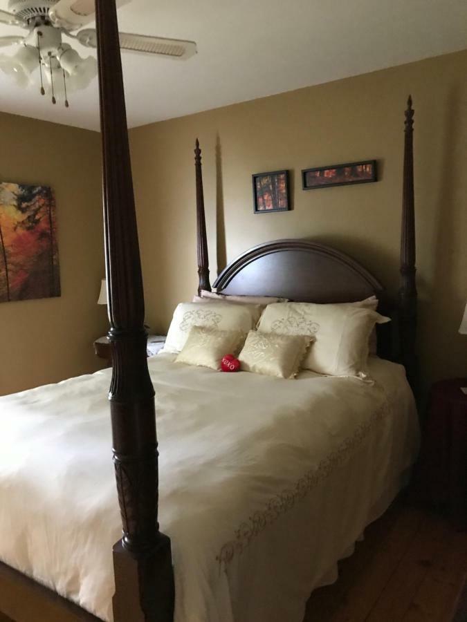 Toba'S Bed & Breakfast Lunenburg Exteriör bild