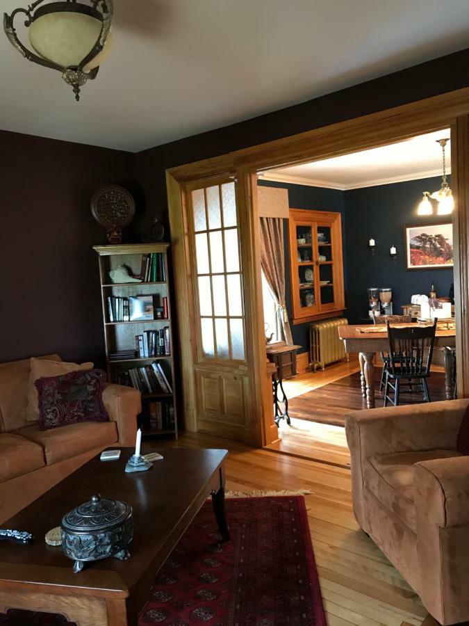 Toba'S Bed & Breakfast Lunenburg Exteriör bild